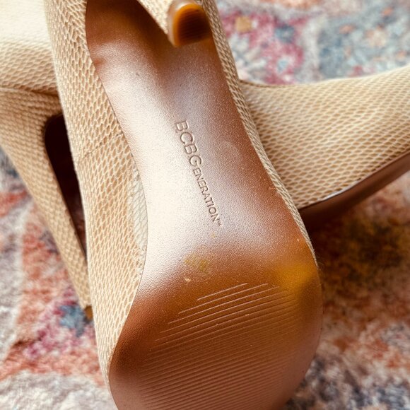 BCBG Generation Beige Snakeskin Textured Platform Pumps – Size 7 (EU 37) – NWOT - Picture 8 of 9